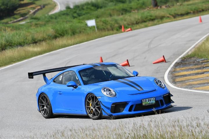 Blue Porsche 991 GT3 on race track